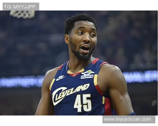 米切尔上半场表现平平仅得10分7投3中三分球命中率低迷