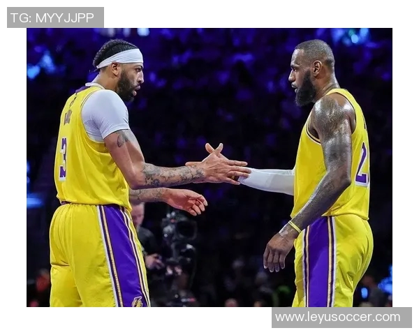 湖人快船球迷现场互动引发热议比卢普斯与FBI成焦点话题