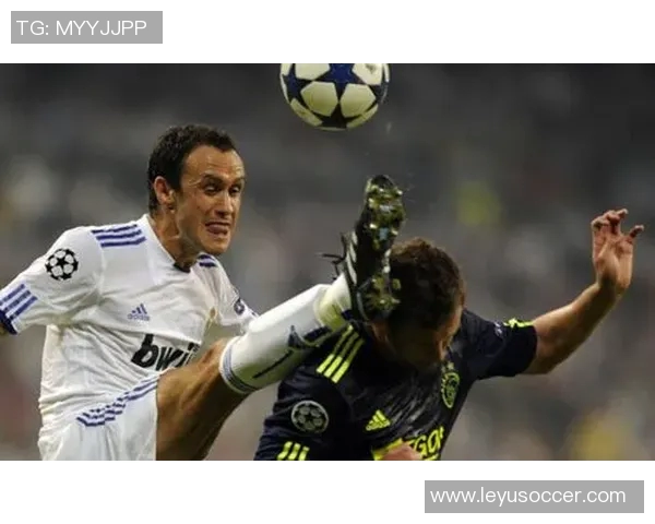 舍伍德指出戈麦斯抬脚过高应被红牌罚下前英超裁判对此表示认同