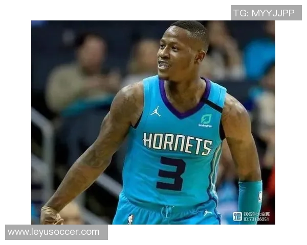 罗齐尔展现夸张腰臀魅力邀网红观战引皮二爷关注