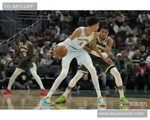 文班谈球队战术多样性认为马刺的纯粹篮球更符合战术本质与发展方向