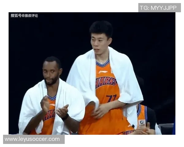 弗格正式加盟上海队新赛季与张镇麟携手再战篮球赛场