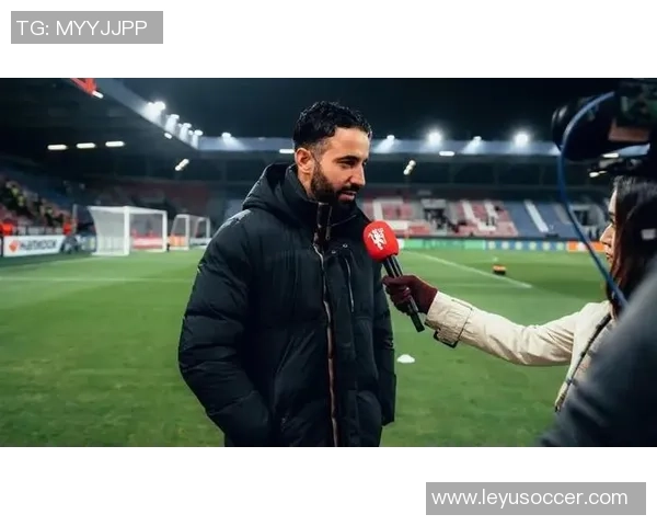 曼联高层认可阿莫林执教表现将于明夏着手补强中场位置 曼联高层认可阿莫林执教表现将于明夏着手补强中场位置